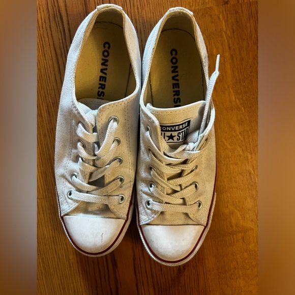 Women’s Converse Chuck Taylor Low tops- white and size 7.5 - Picture 2 of 5